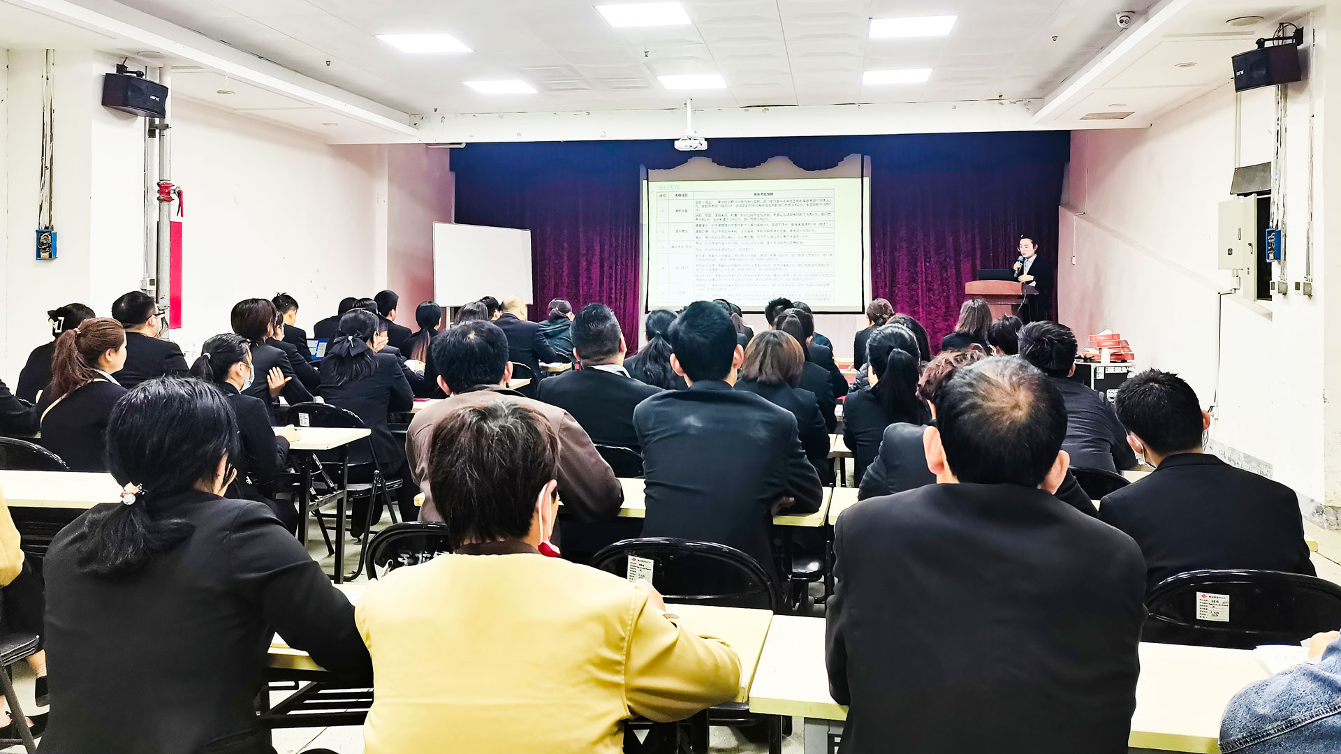 百貨公司：抓培訓(xùn)，促提升圖一.jpg