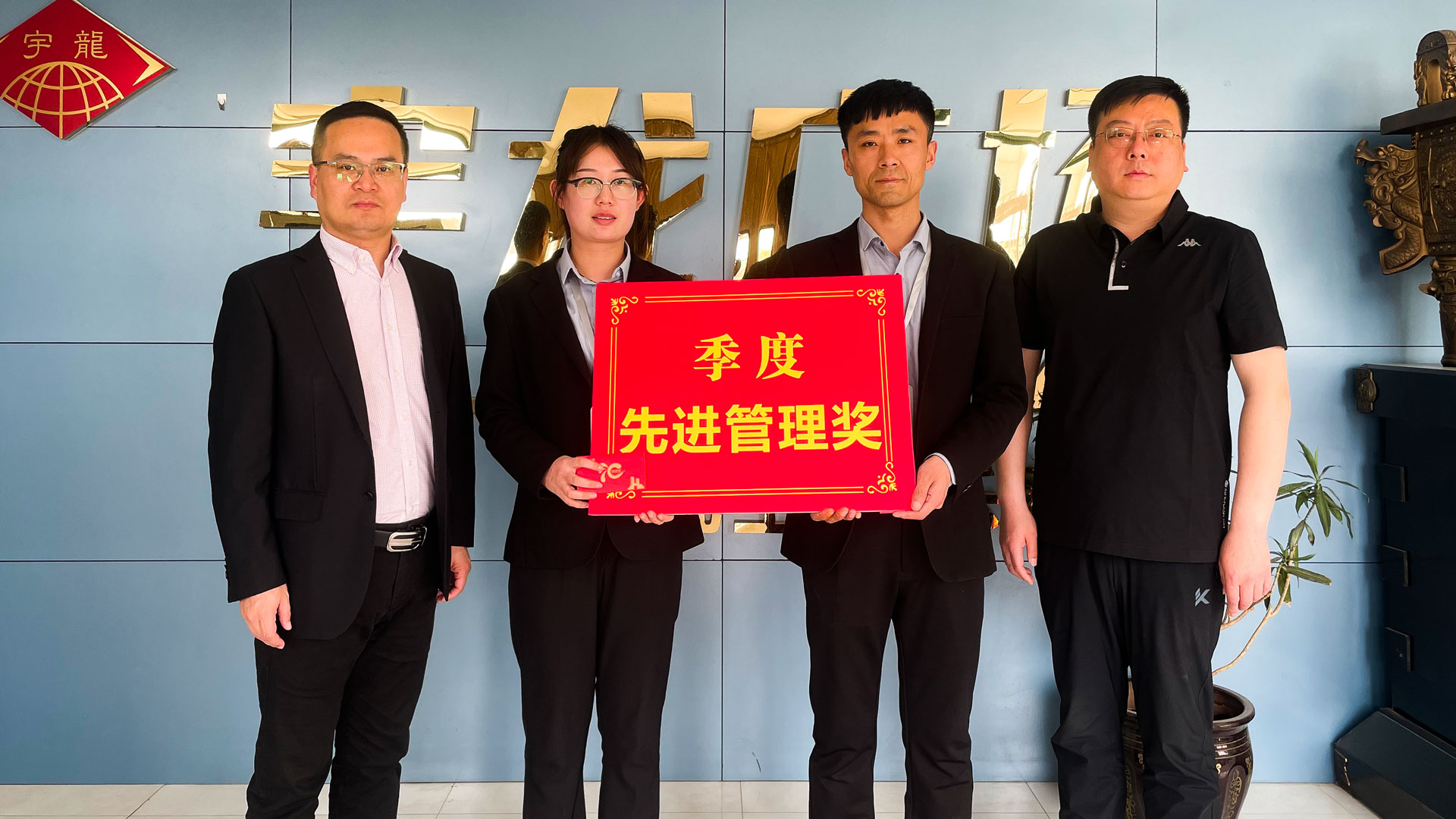 百貨公司：樹(shù)榜樣立標(biāo)桿，作表率促提升圖二.jpg