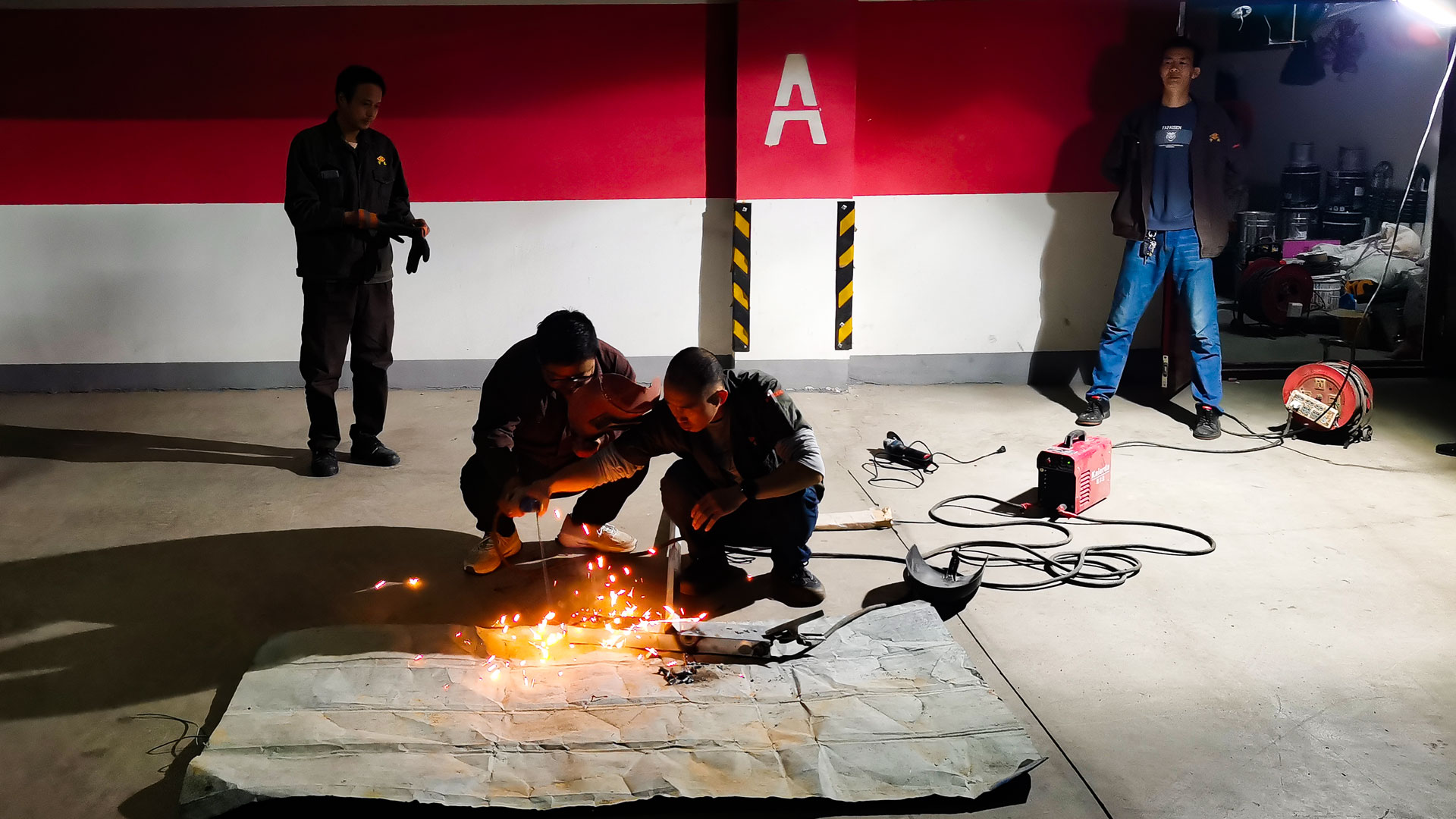 1水電維修中心：開展焊接技術(shù)及電梯緊急救援培訓，提高工程部實踐操作能力.jpg