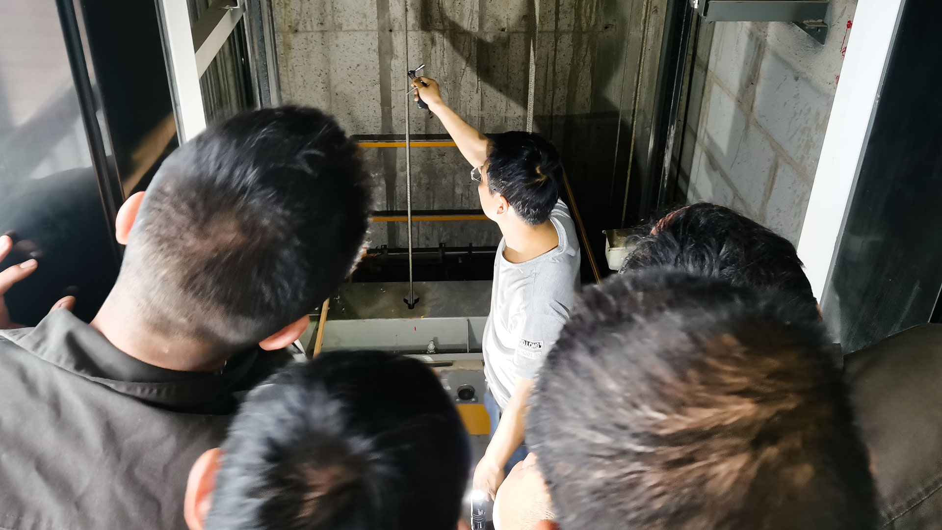 2水電維修中心：開展焊接技術(shù)及電梯緊急救援培訓，提高工程部實踐操作能力.jpg