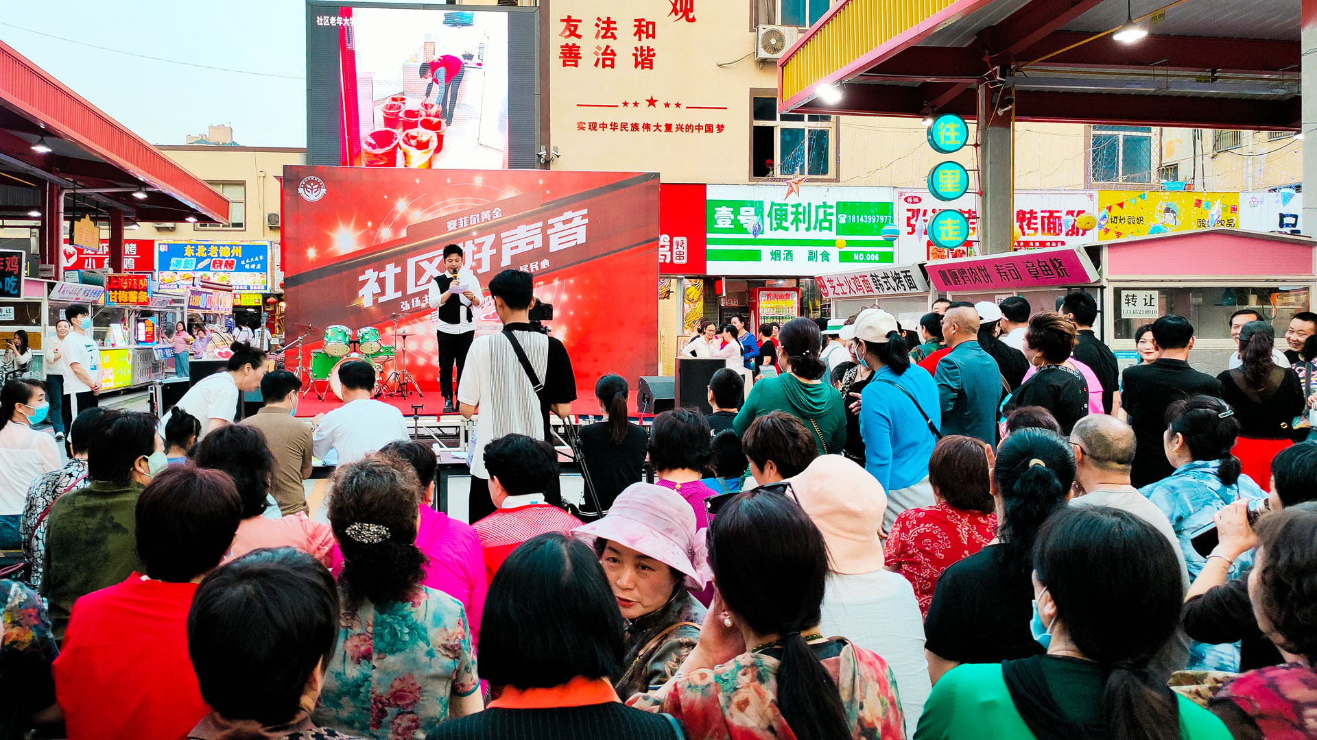 百貨公司：提升服務(wù)意識(shí)--營(yíng)造營(yíng)銷(xiāo)氛圍圖一.jpg